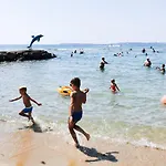 شقة Beachfront By Marty's