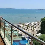 شقة Beachfront By Marty's *