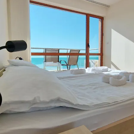 شقة Beachfront By Marty's