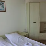 Beachfront By Marty's Апартамент *