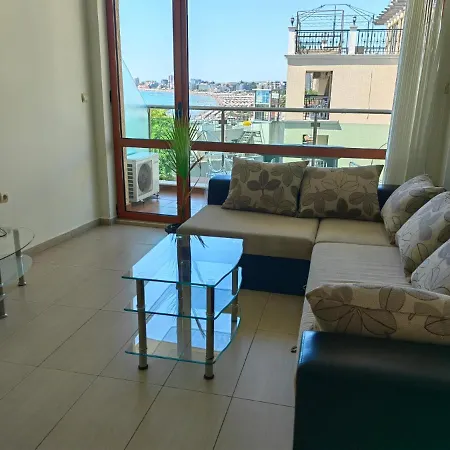 Beachfront By Marty's Apartament *